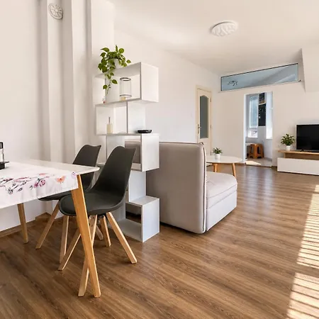 1br Ap With Location & Big Balcony Διαμέρισμα