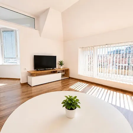 1br Ap With Location & Big Balcony Апартаменти *