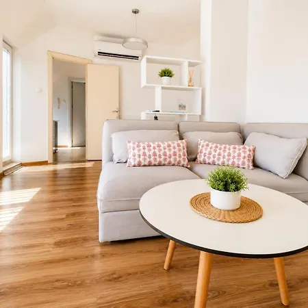 1br Ap With Location & Big Balcony * Варна