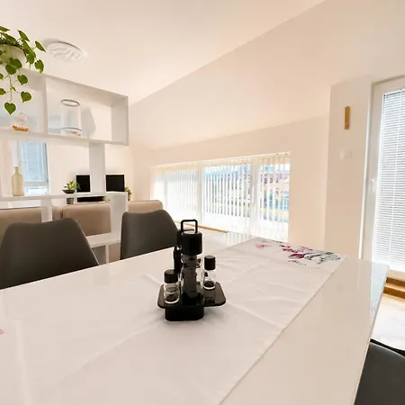 Διαμέρισμα 1br Ap With Location & Big Balcony